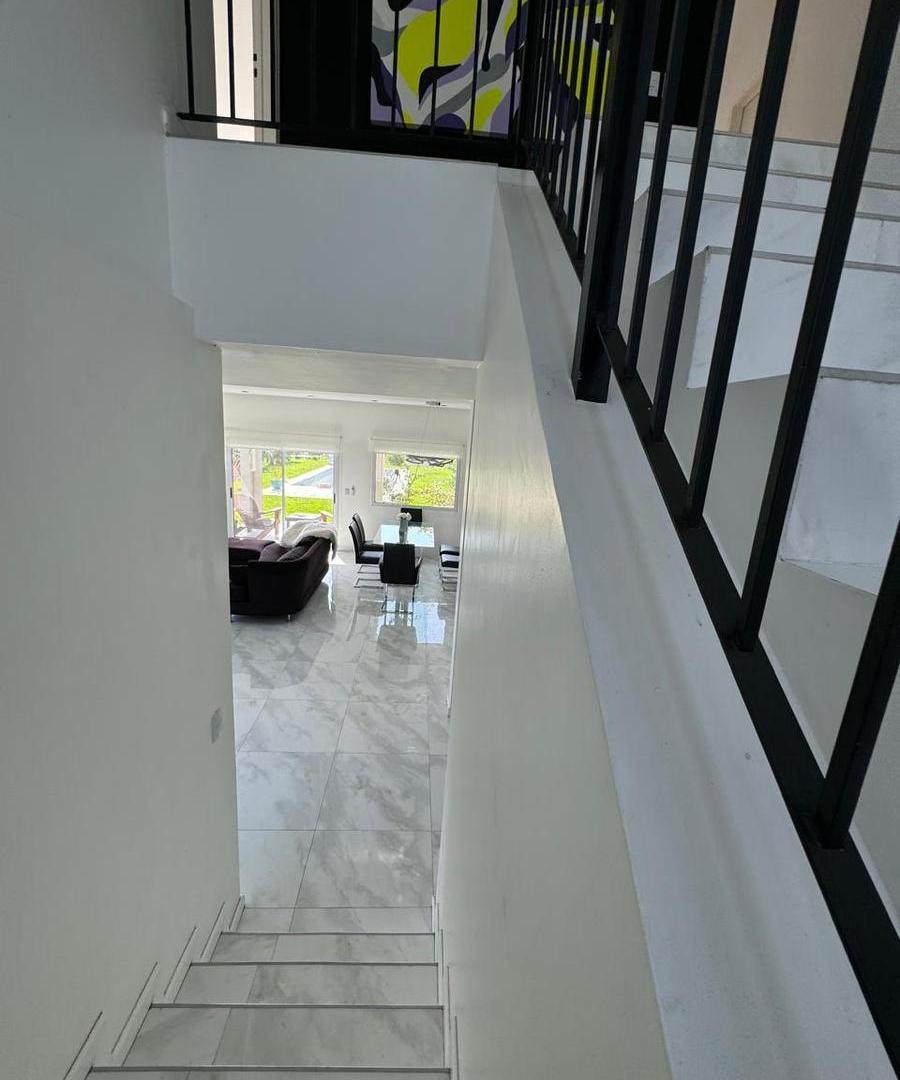 Foto de VENTA CASA 5 AMBIENTES BARRIO SAN ELISEO CON PILETA A LA LAGUNA, imagen 4
