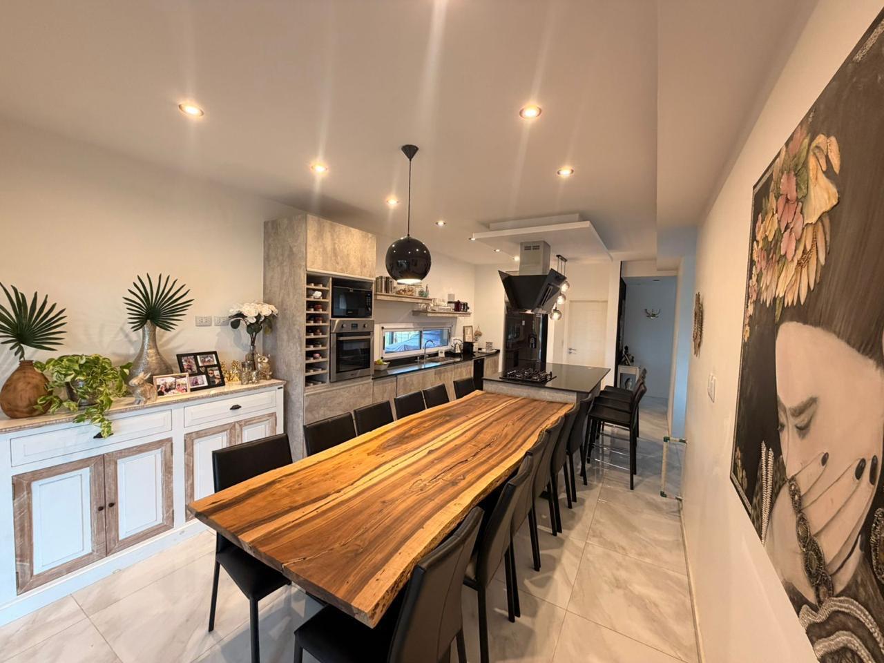 Foto de VENTA CASA 5 AMBIENTES BARRIO SAN ELISEO CON PILETA A LA LAGUNA, imagen 3