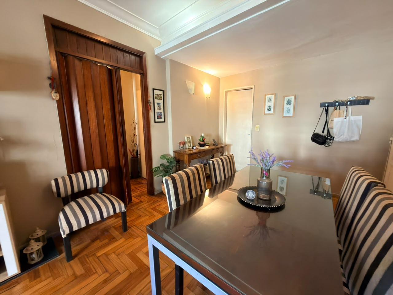 Foto de VENTA DEPARTAMENTO 4 AMBIENTES CON BALCON APTO CREDITO PERMUTA, imagen 4