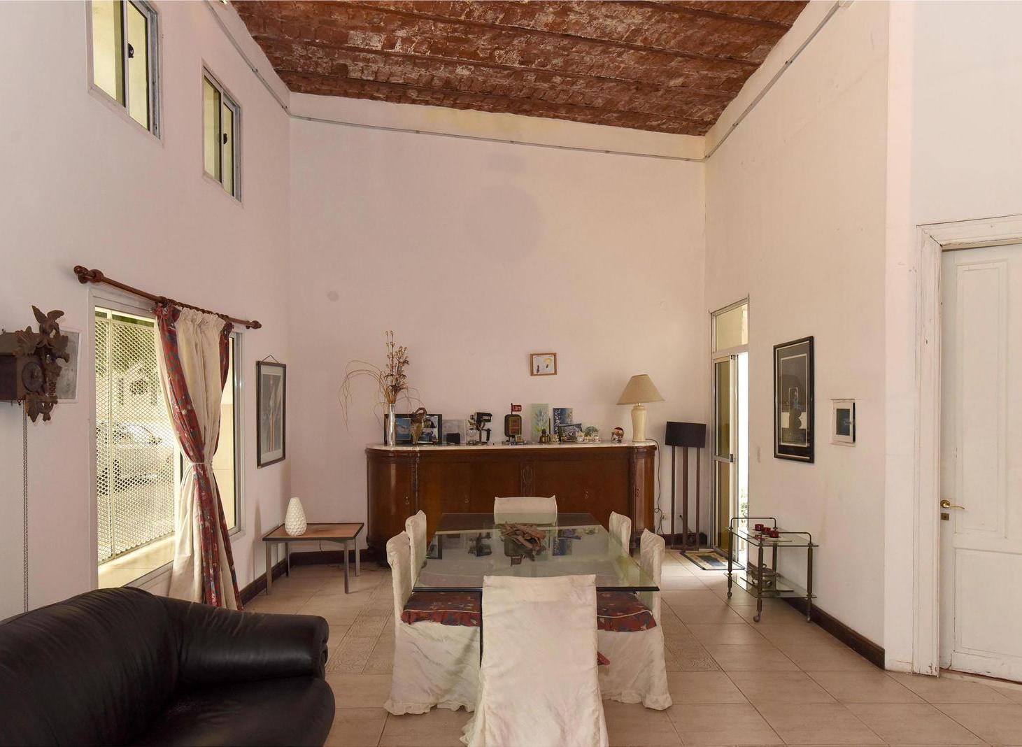 Foto de VENTA CASA 4 AMBIENTES CON PATIO Y TERRAZA EN FLORES APTO CREDITO, imagen 1