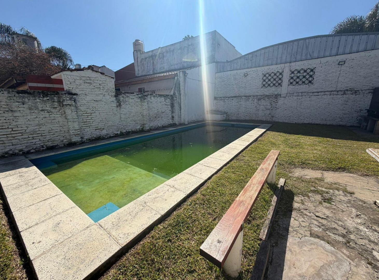Foto de VENTA CASA 3 AMBIENTES CON PILETA EN RAMOS MEJIA, imagen 2
