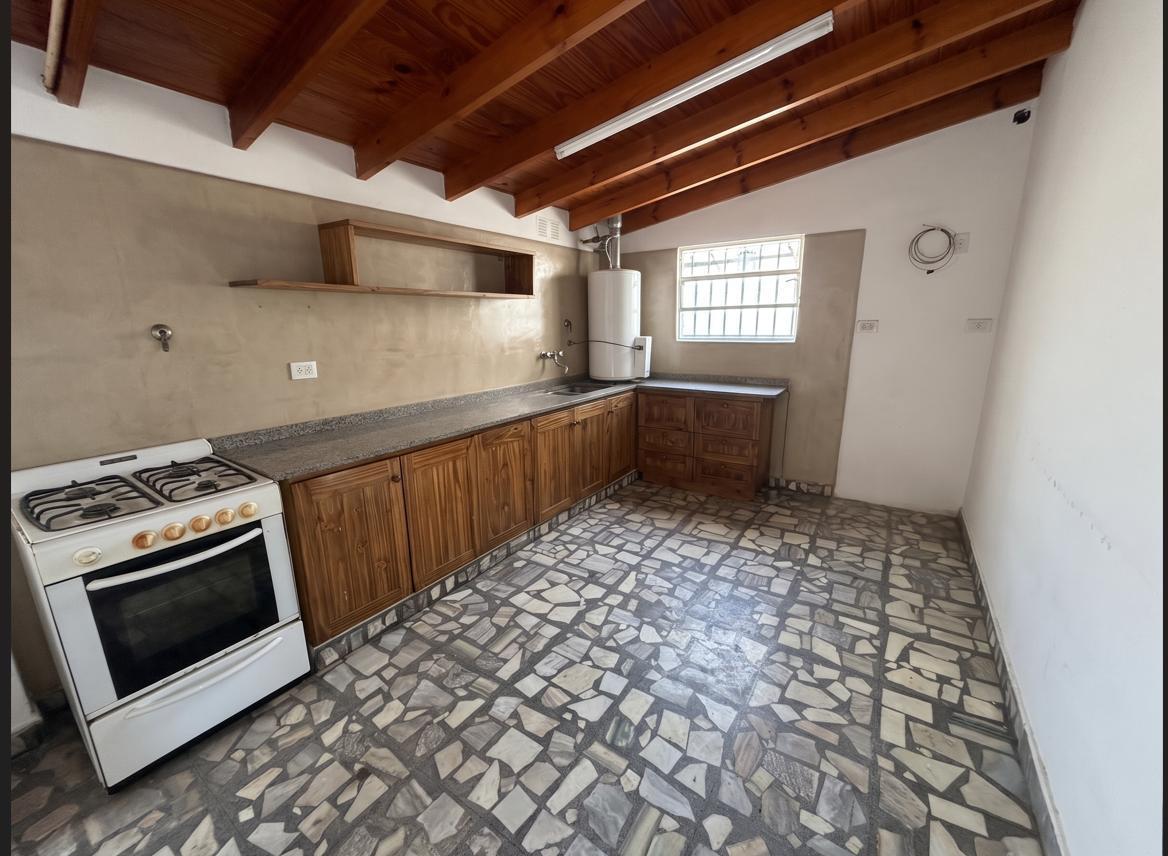 Foto de CASA EN ALQUILER TRES AMBIENTES EN VILLA LUZURIAGA, imagen 5