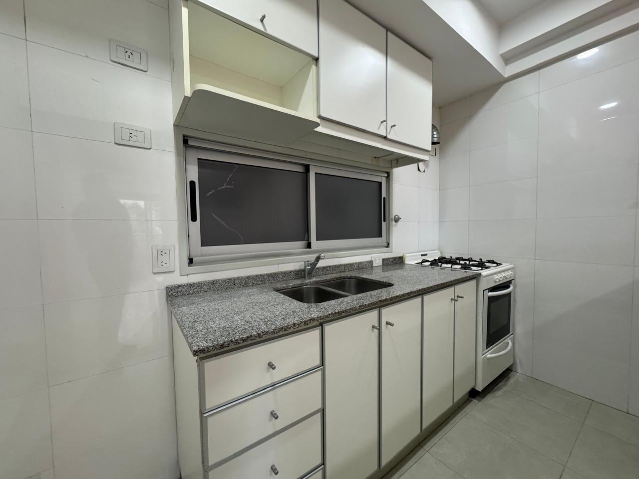 Foto de ALQUILER DEPARTAMENTO 3 AMBIENTES 2 BAÑOS BALCON COCHERA FIJA Y, imagen 4