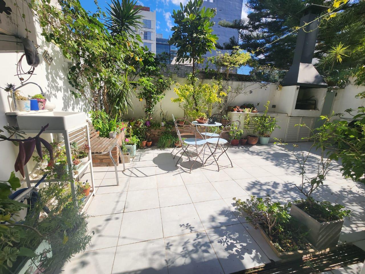 Foto de VENTA DEPARTAMENTO 2 AMBIENTES LUMINOSO PATIO Y PARRILLA, imagen 2
