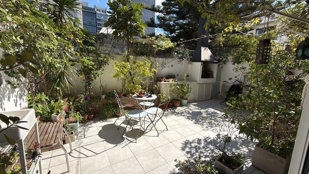 Foto de VENTA DEPARTAMENTO 2 AMBIENTES LUMINOSO PATIO Y PARRILLA, imagen 1