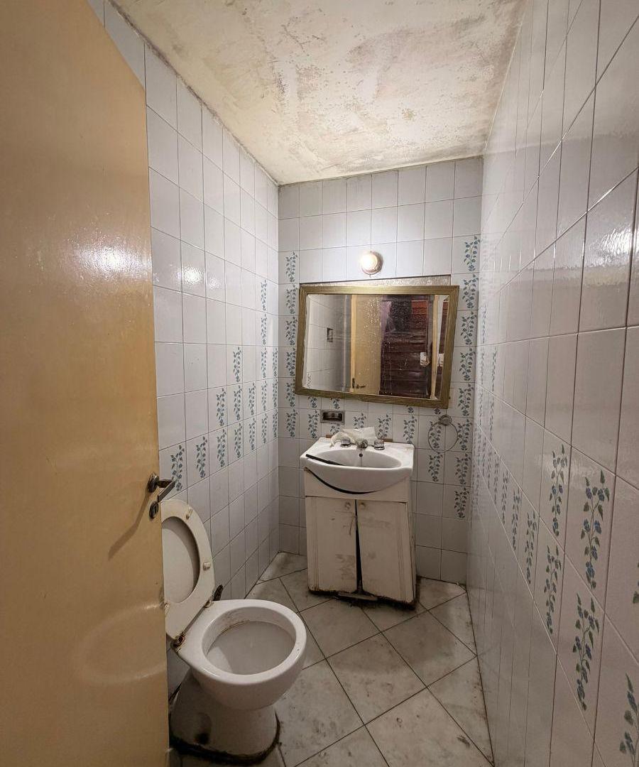 Foto de Casa en coghlan a refaccionar. 2 Cocheras patio jardin lavadero 230m2, imagen 1