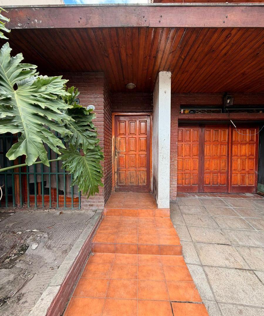 Foto de Casa en coghlan a refaccionar. 2 Cocheras patio jardin lavadero 230m2, imagen 4