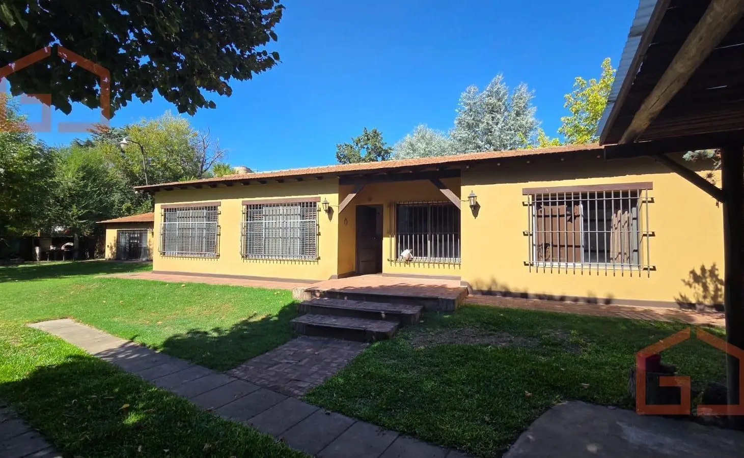 Se alquila Casa de 4 ambientes en Villa Udaondo, Parque leloir 2