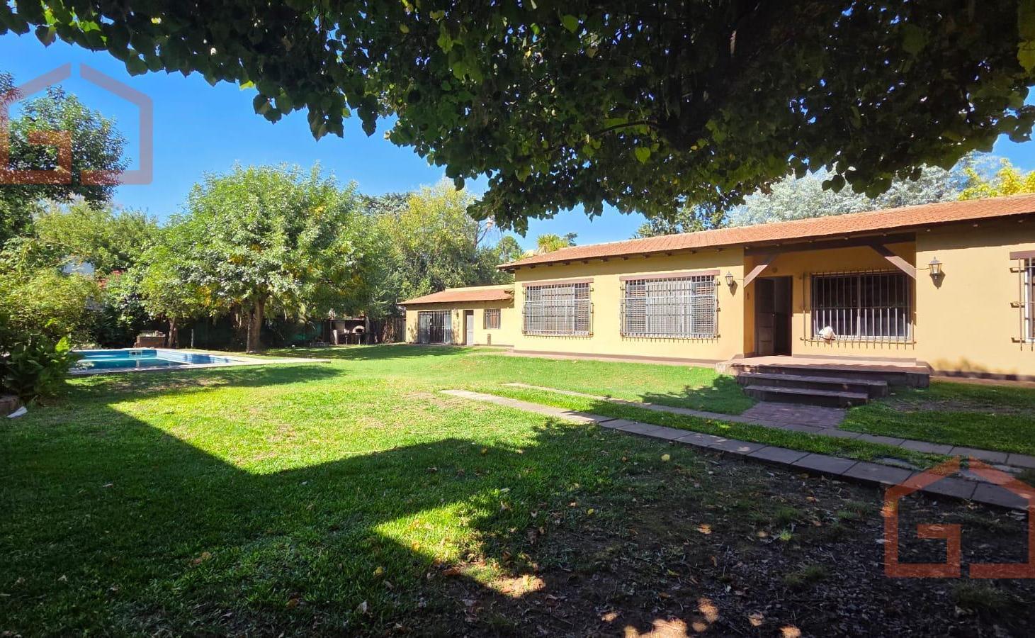 Se alquila Casa de 4 ambientes en Villa Udaondo, Parque leloir