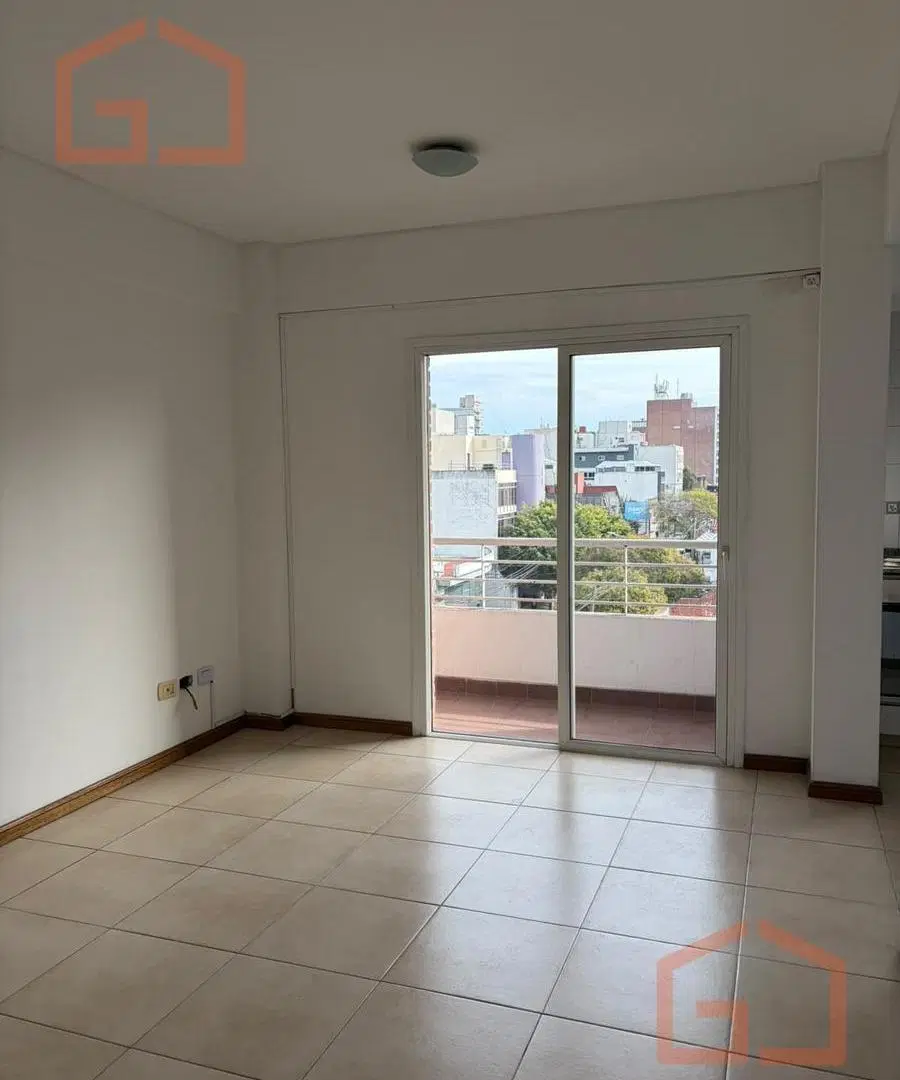 Departamento en alquiler de 2 ambientes al frente moron centro 1