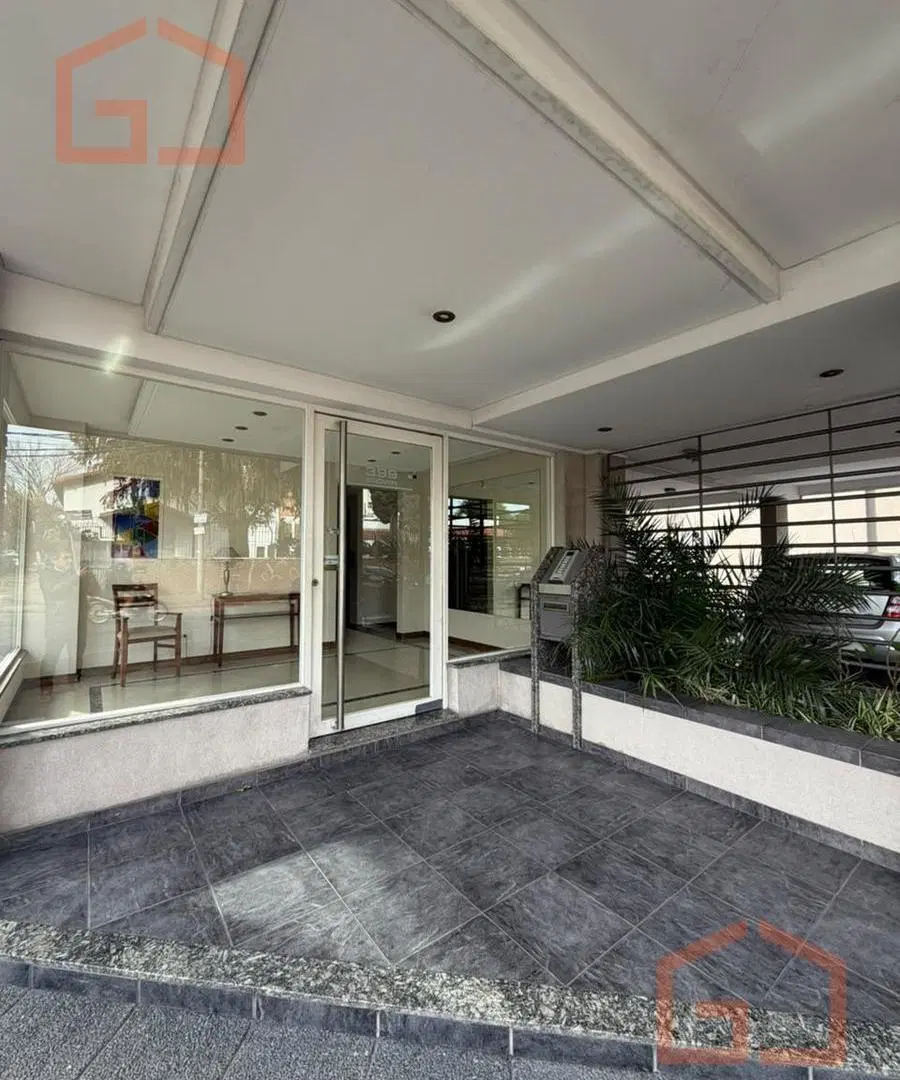 Departamento en alquiler de 2 ambientes al frente moron centro 3