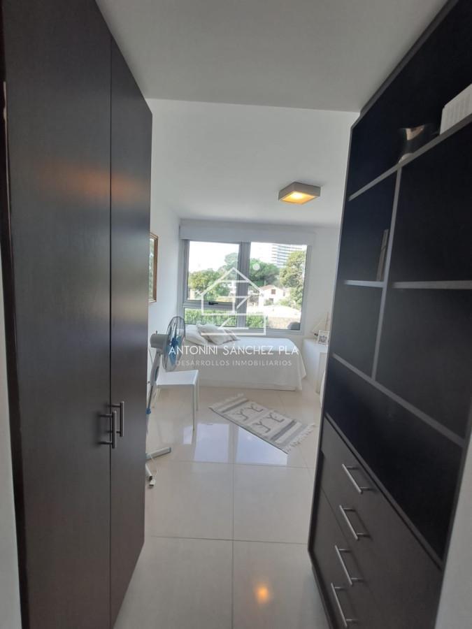 Foto de Apartamento en Playa Mansa a la venta 3 Dormitorios con vista, imagen 4