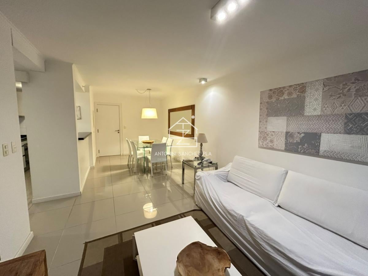 Foto de Venta apartamento dos dormitorios Punta del Este playa Brava edificio, imagen 2