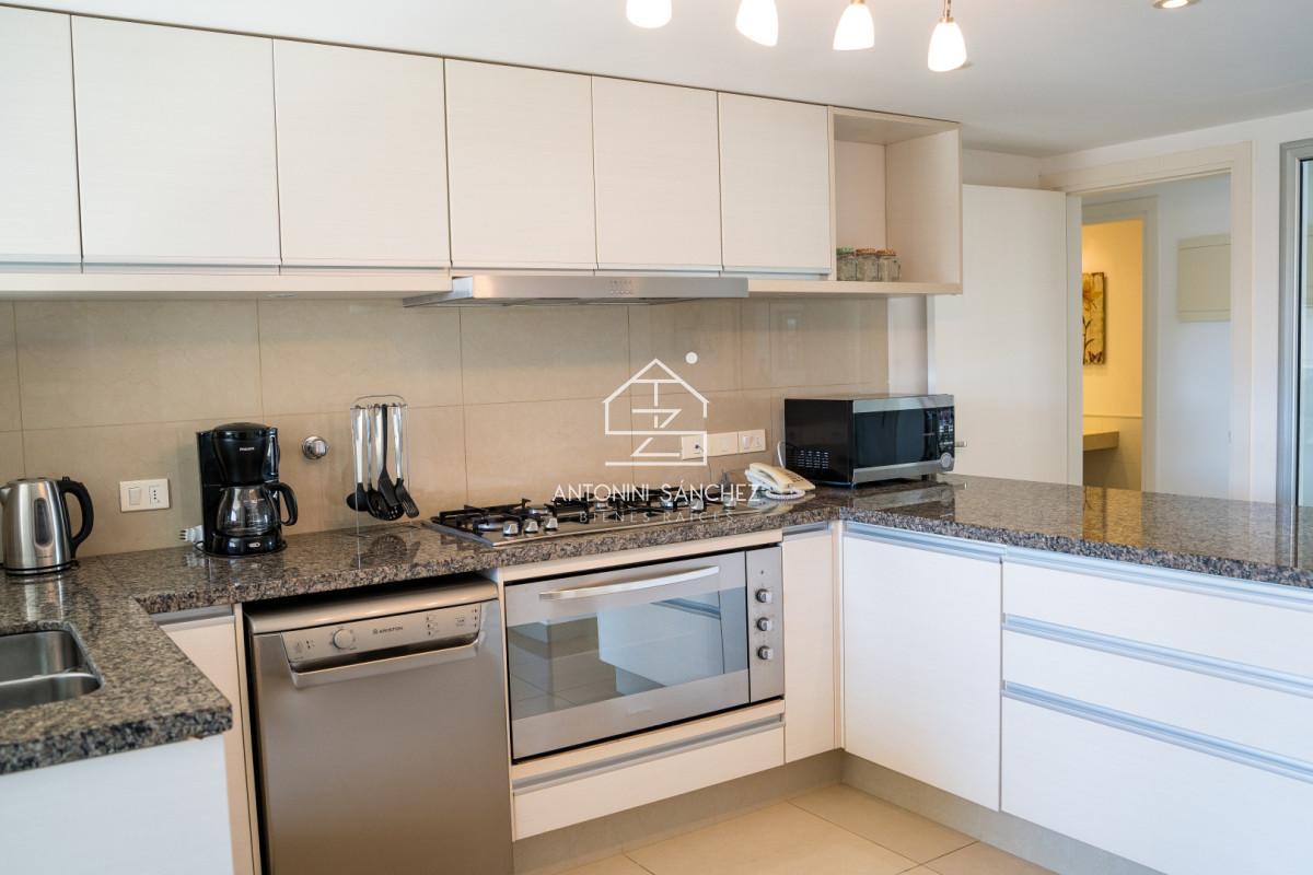 Foto de VENTA DE APARTAMENTO 4 DORMITORIOS CON VISTA AL MAR, imagen 4