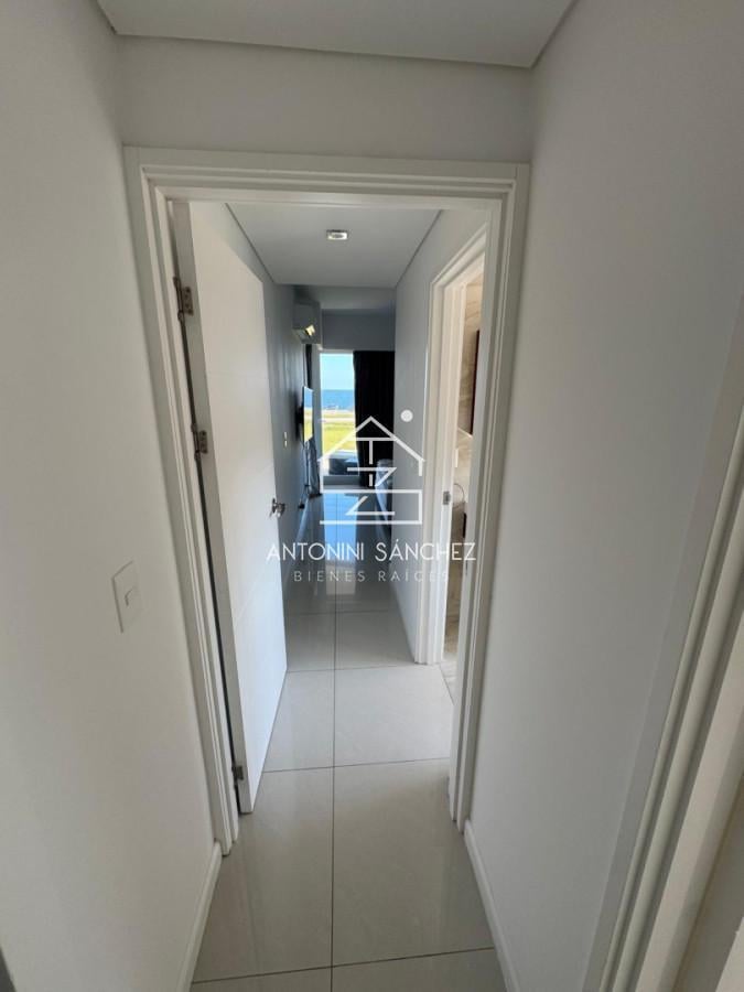 Foto de Venta apartamento dos dormitorios Punta del este Playa Mansa Vista al, imagen 1