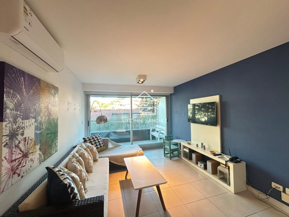 Foto de Alquiler apartamento tres dormitorios Punta del este playa Mansa, imagen 1
