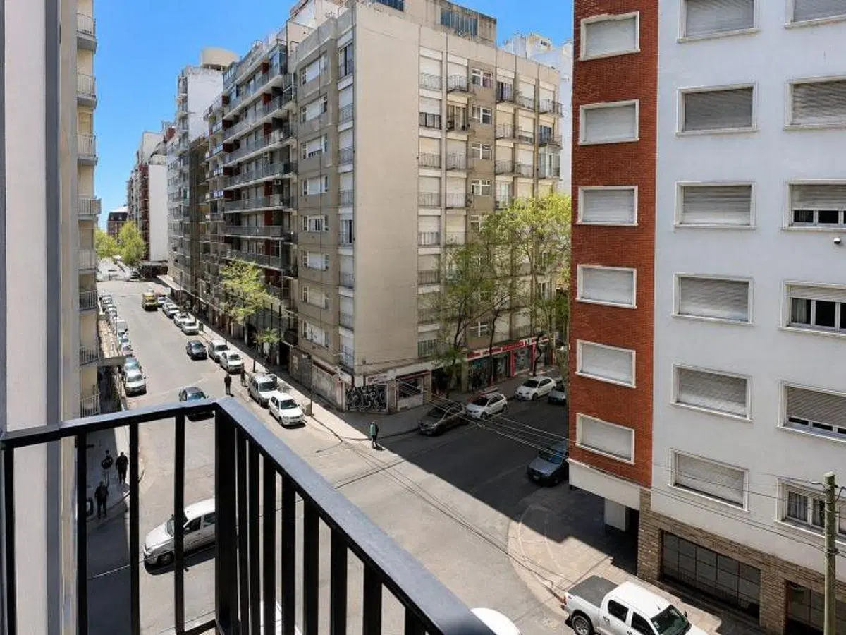 Departamento Monoambiente Reciclado con Balcón Plaza Colón 2