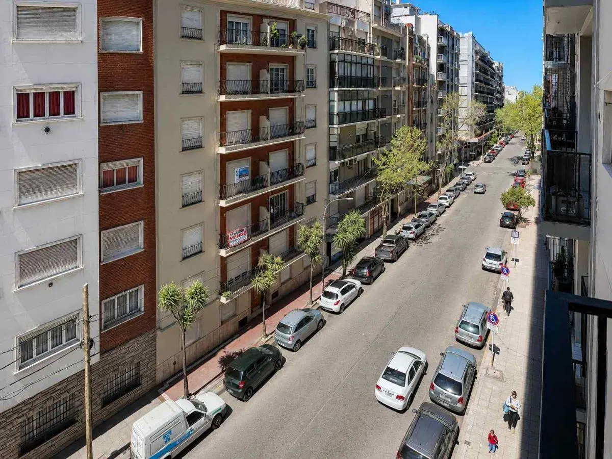 Departamento Monoambiente Reciclado con Balcón Plaza Colón 3