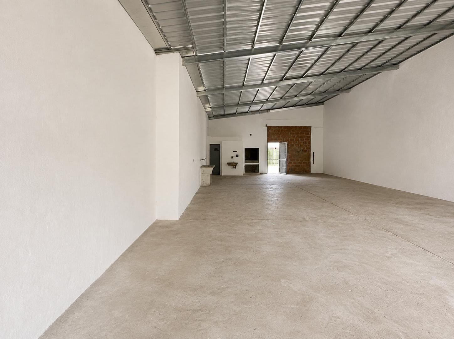 Foto de Galpón en alquiler Barrio Don Bosco Mar del Plata, 368 m² con fondo, imagen 3