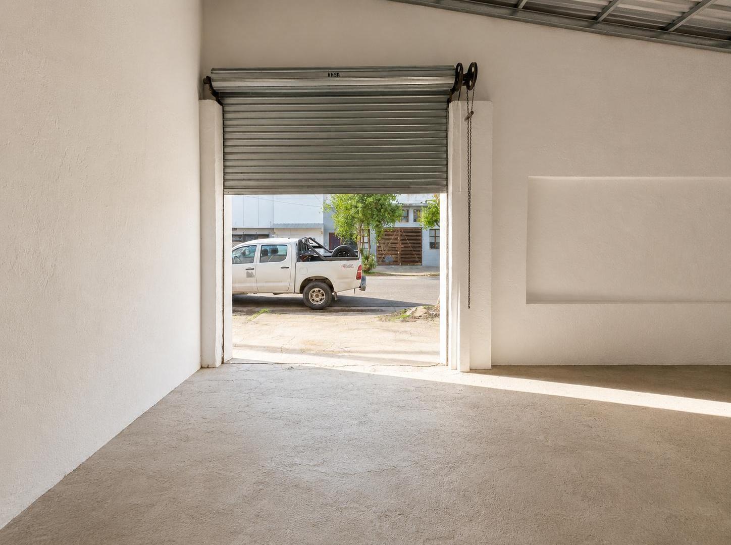Foto de Galpón en alquiler Barrio Don Bosco Mar del Plata, 368 m² con fondo, imagen 2