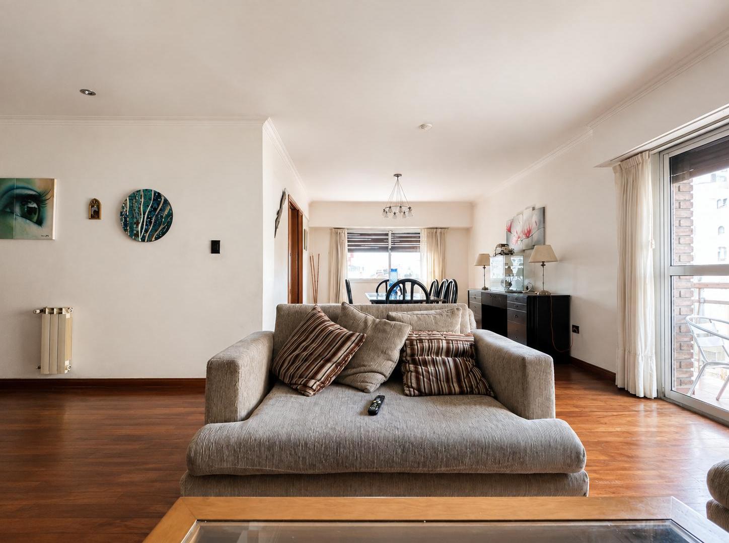 Foto de Venta Departamento 4 Ambientes con Dependencia La Perla muy Luminoso, imagen 3