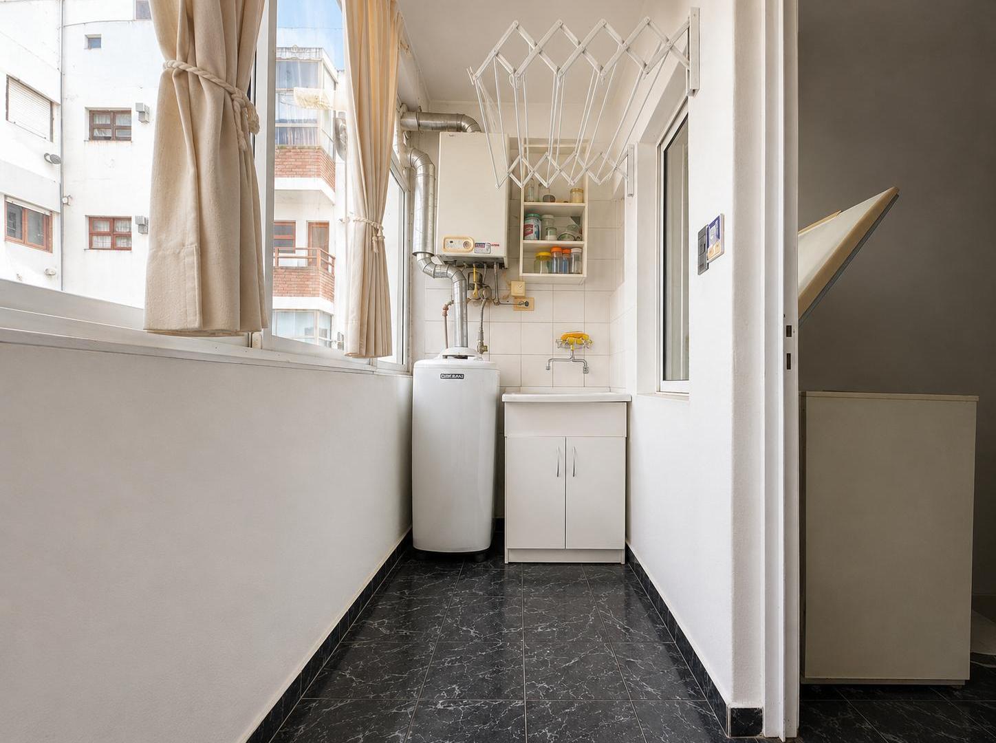 Foto de Venta Departamento 4 Ambientes con Dependencia La Perla muy Luminoso, imagen 2