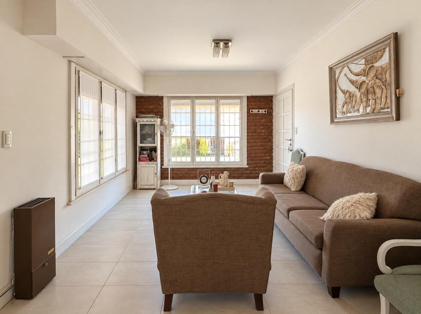 Foto de Venta Casa 4 Ambientes con Cochera Parque Luro Impecable, imagen 1