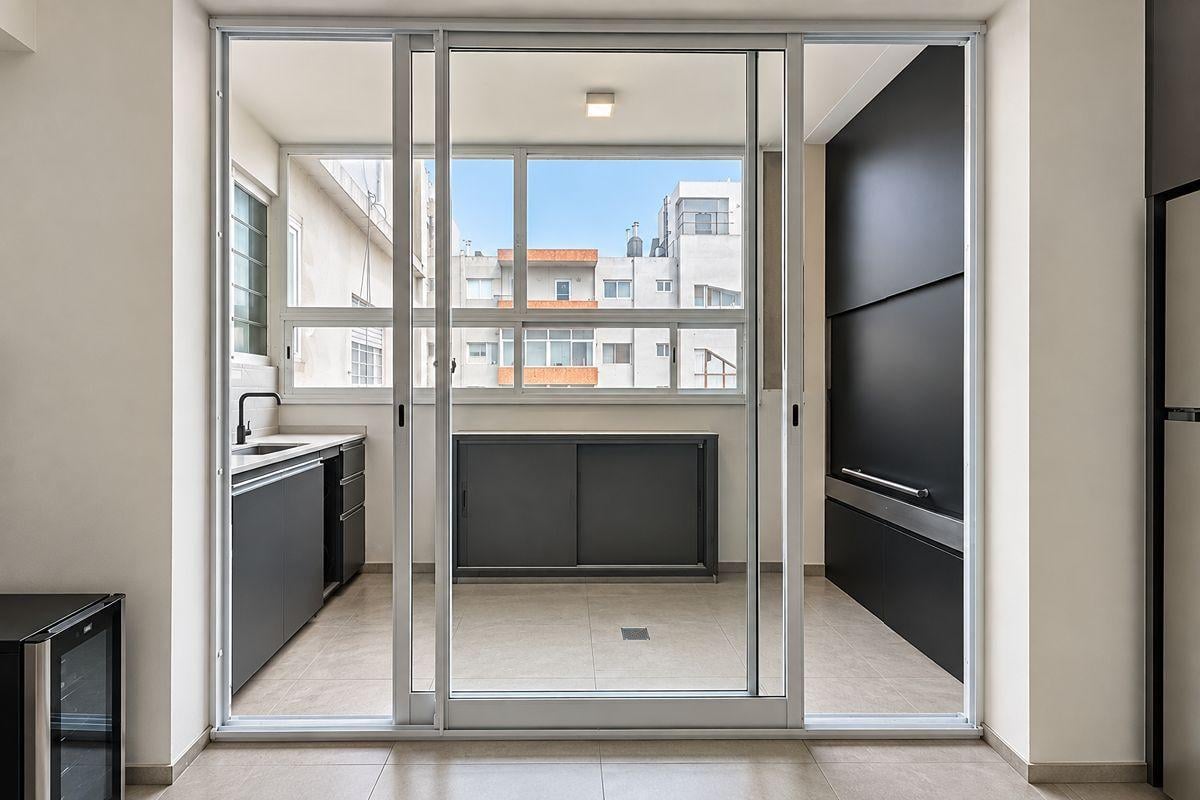 Foto de Departamento 4 ambientes venta La Perla Mar del Plata con cochera fija., imagen 2