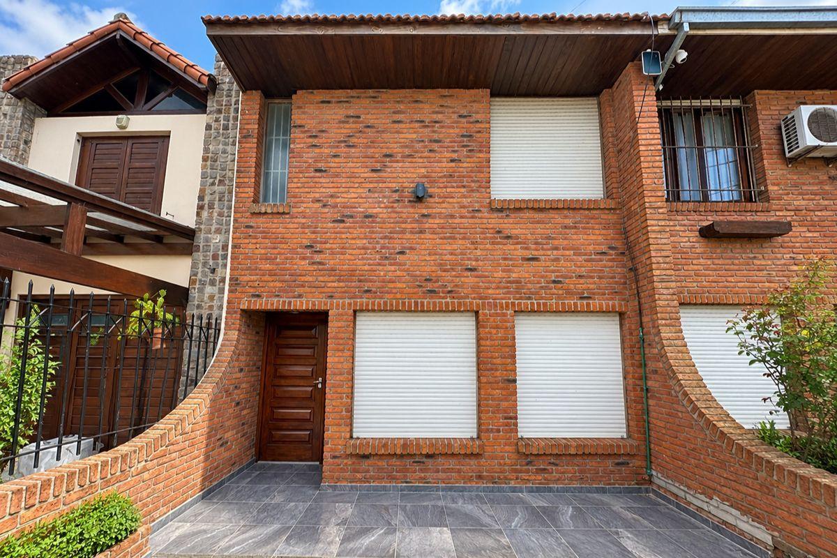 Foto de Dúplex 4 ambientes venta Punta Mogotes Mar del Plata, imagen 1