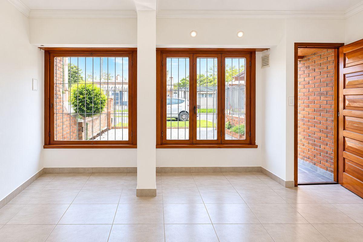Foto de Dúplex 4 ambientes venta Punta Mogotes Mar del Plata, imagen 3