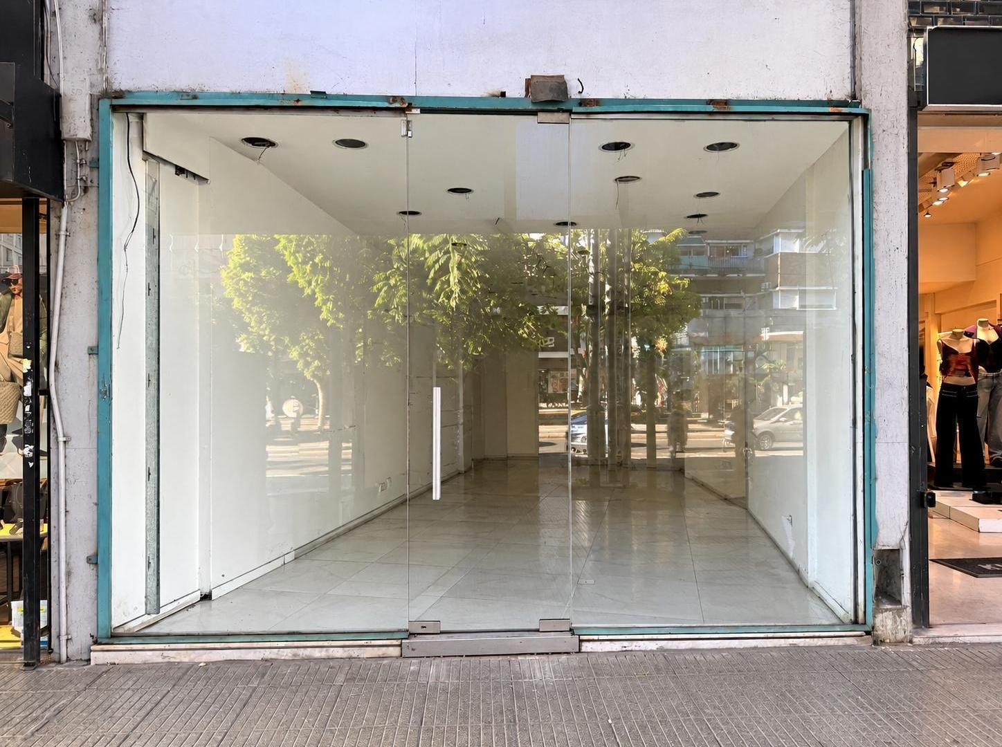 Foto de Alquiler Imponente Local sobre Cabildo y Pampa, imagen 2