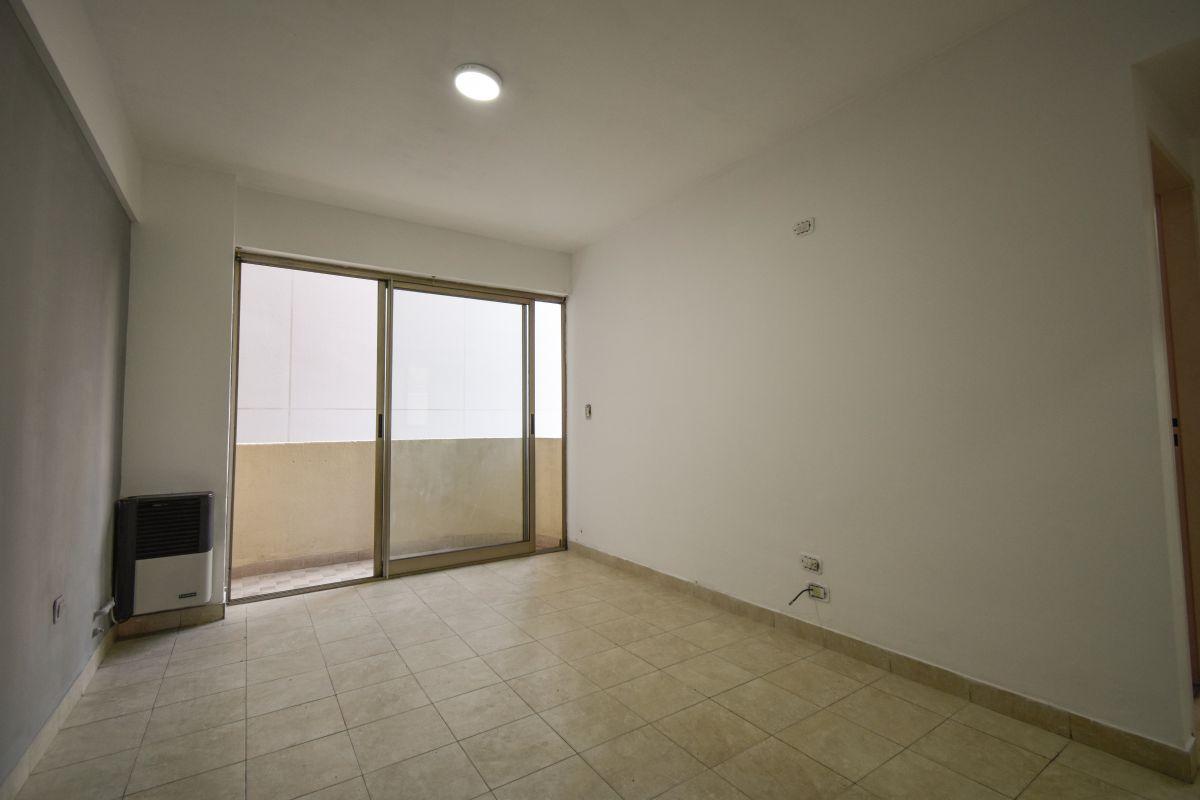 Foto de DEPARTAMENTO EN VENTA EN LANUS CON BALCON LUMINOSO, imagen 2