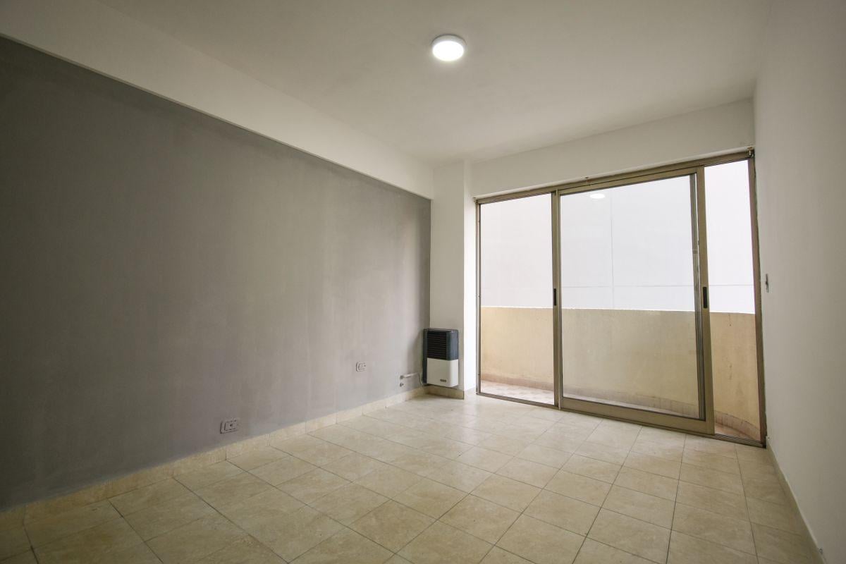 Foto de DEPARTAMENTO EN VENTA EN LANUS CON BALCON LUMINOSO, imagen 3
