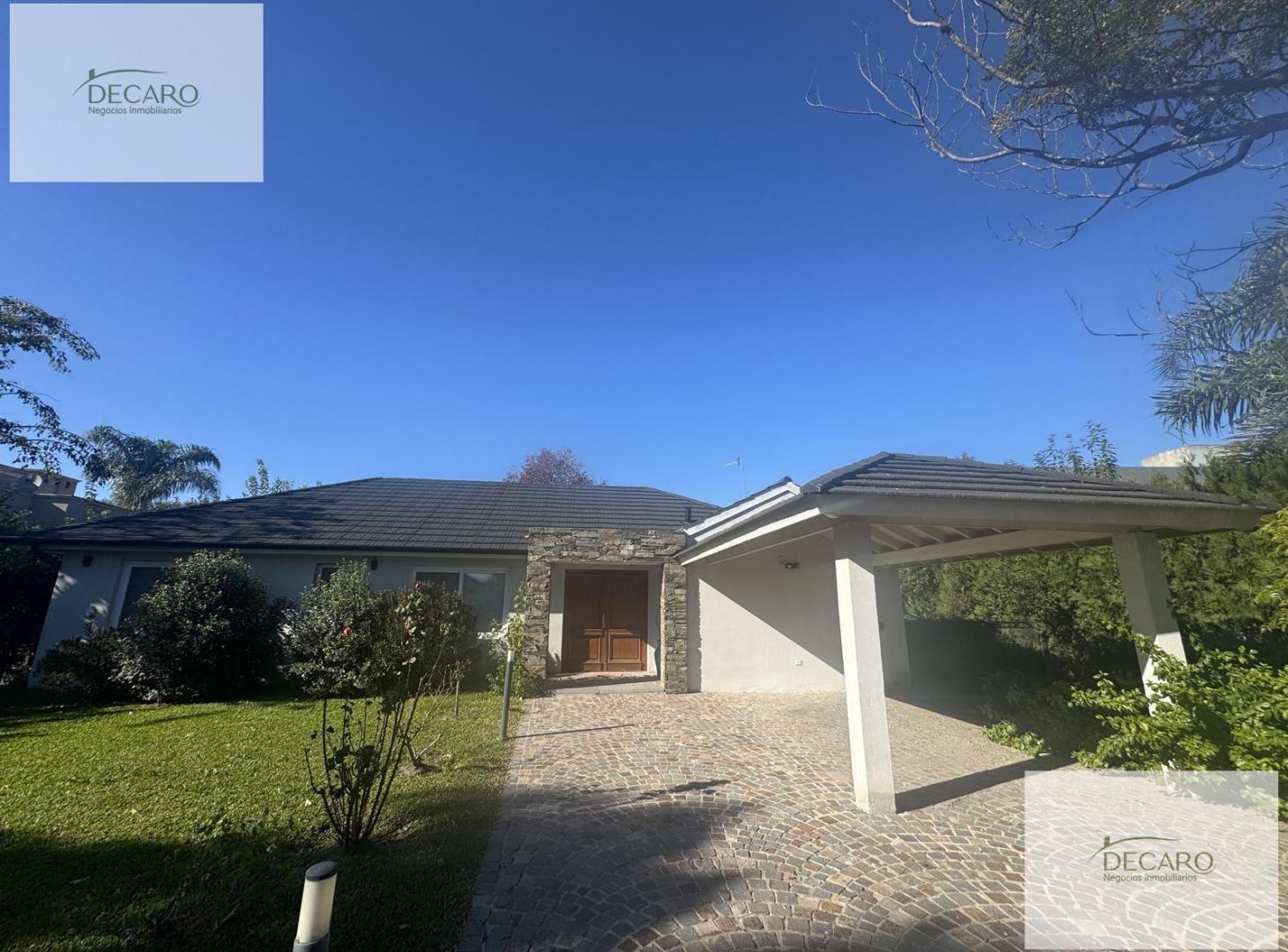 Casa en Altos De Manzanares, terreno de 1500 metros, impecable.