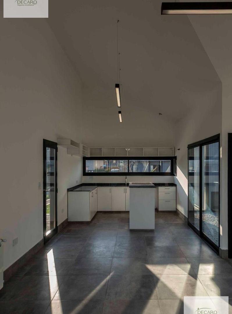Foto de Casa en alquiler de 4 ambientes en Santa Elena, imagen 3