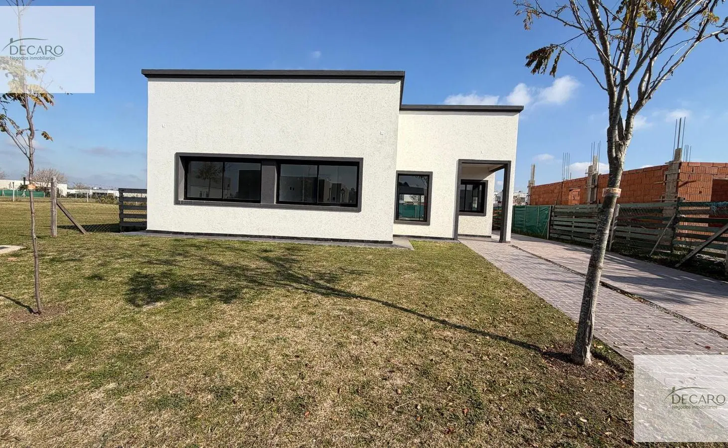 Hermosa casa desarrollada en 1 planta 1
