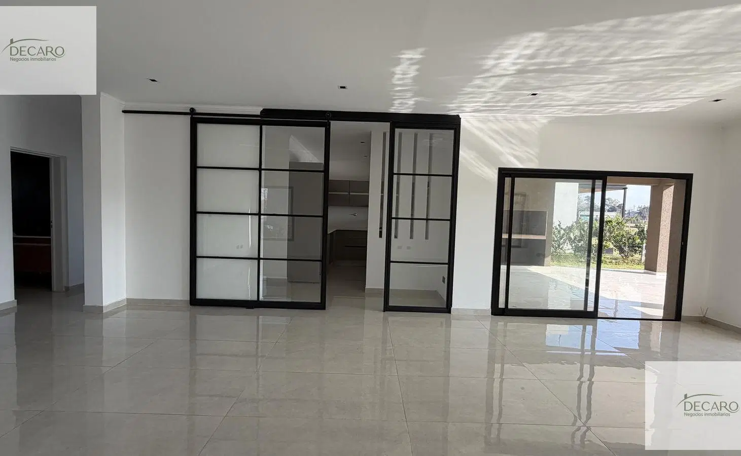 Hermosa casa de 2 plantas ubicada en lote central 8