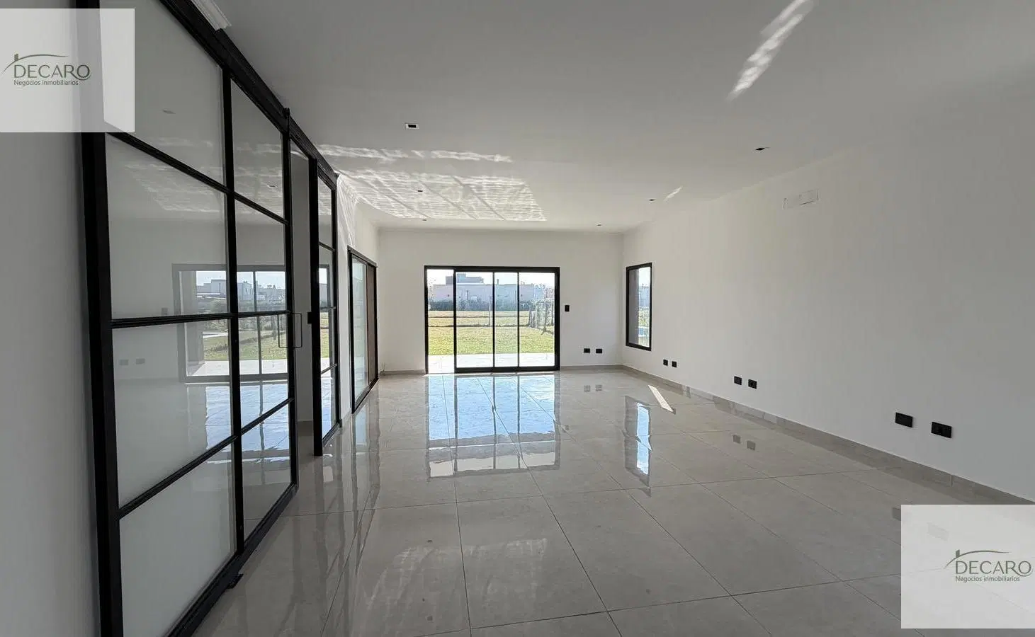 Hermosa casa de 2 plantas ubicada en lote central 5
