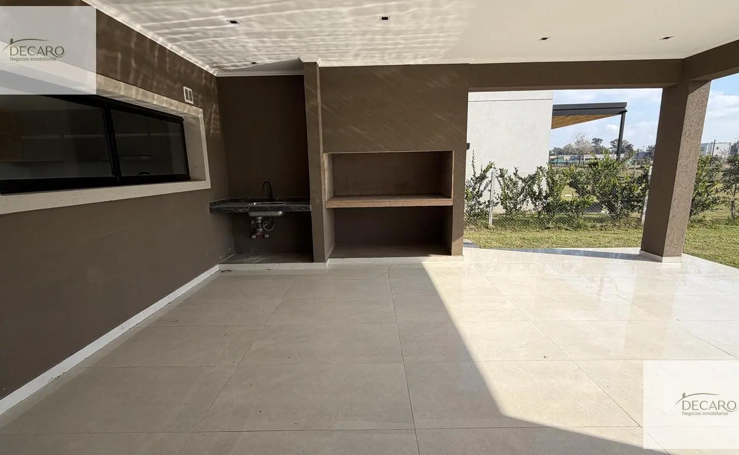 Hermosa casa de 2 plantas ubicada en lote central 4