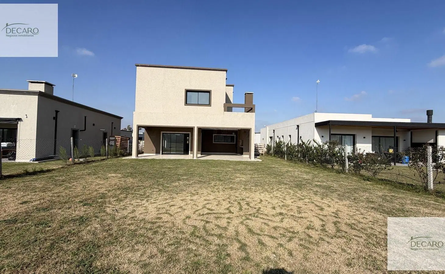 Hermosa casa de 2 plantas ubicada en lote central 2