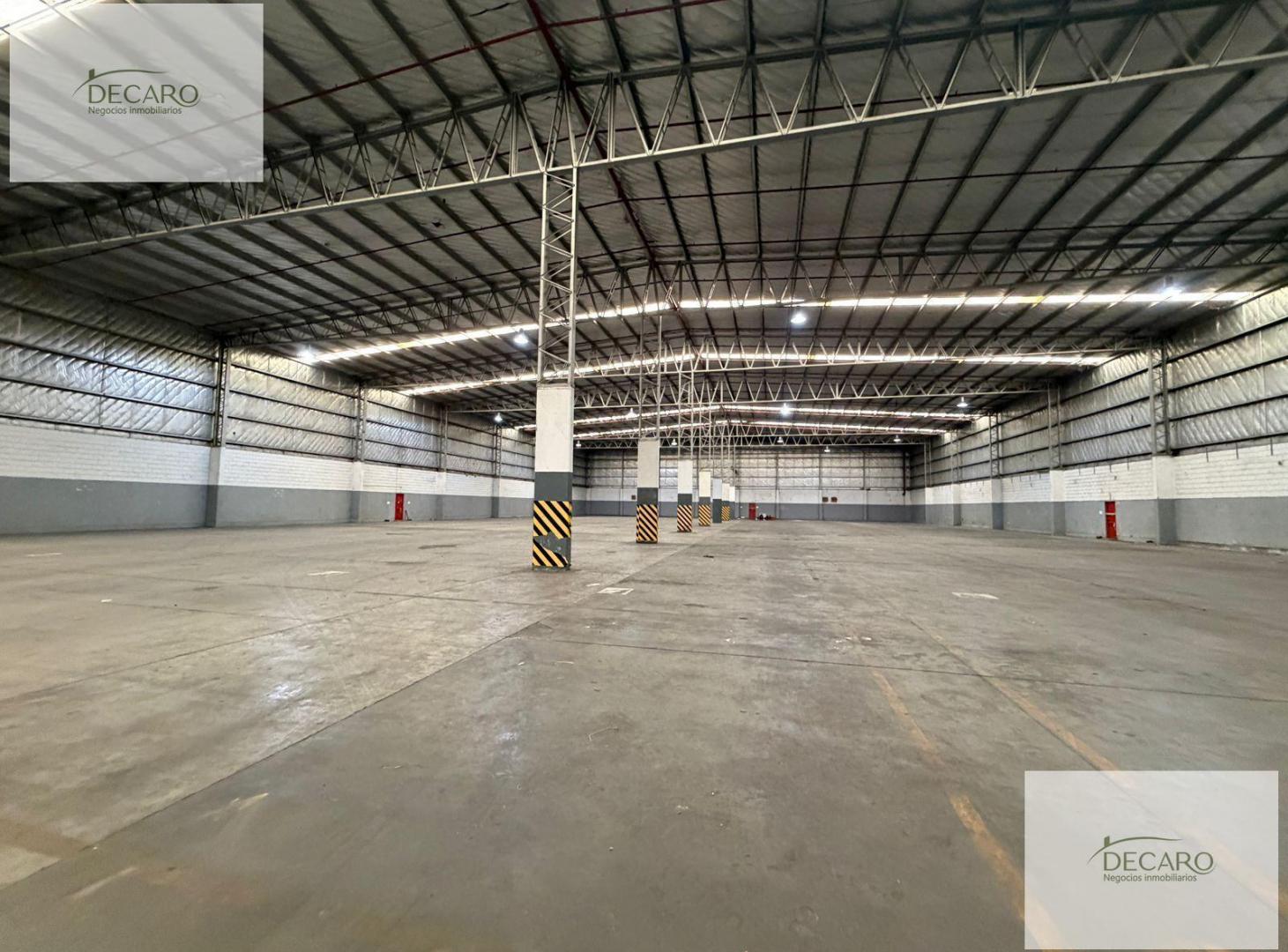 Foto de Galpón en Parque Industrial Pilar, 4 despachos , 5000 m2 cubiertos., imagen 3