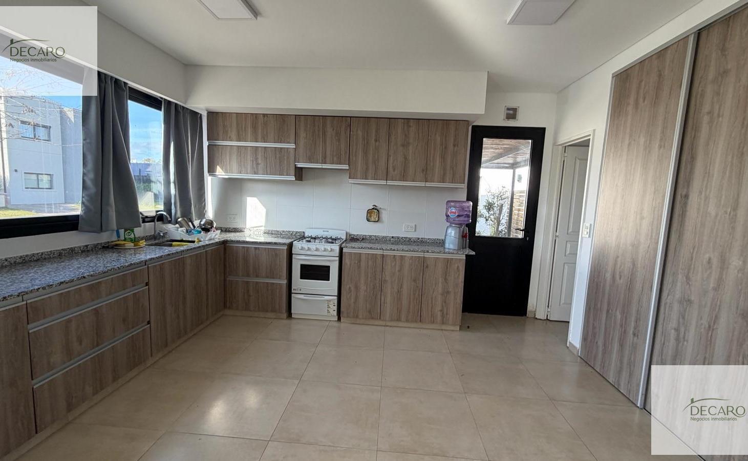 Foto de Casa para la venta de 5 ambientes en Santa Elena, imagen 2