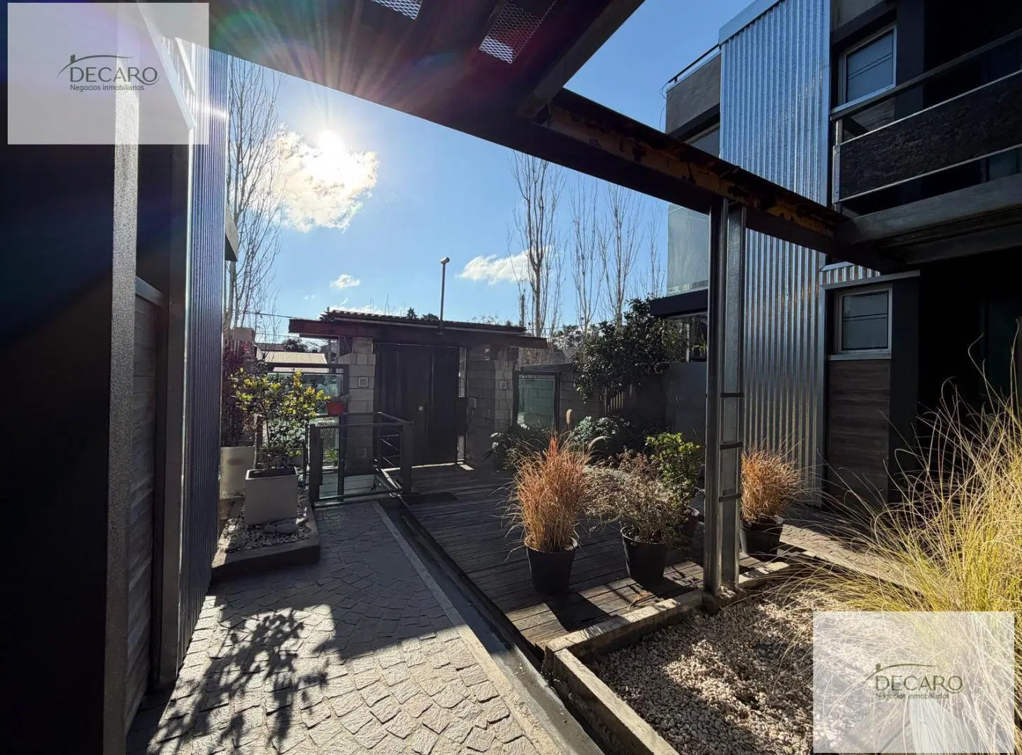 Alquiler de Monoambiente con terraza Barrio semi cerrado Montecarlo 3
