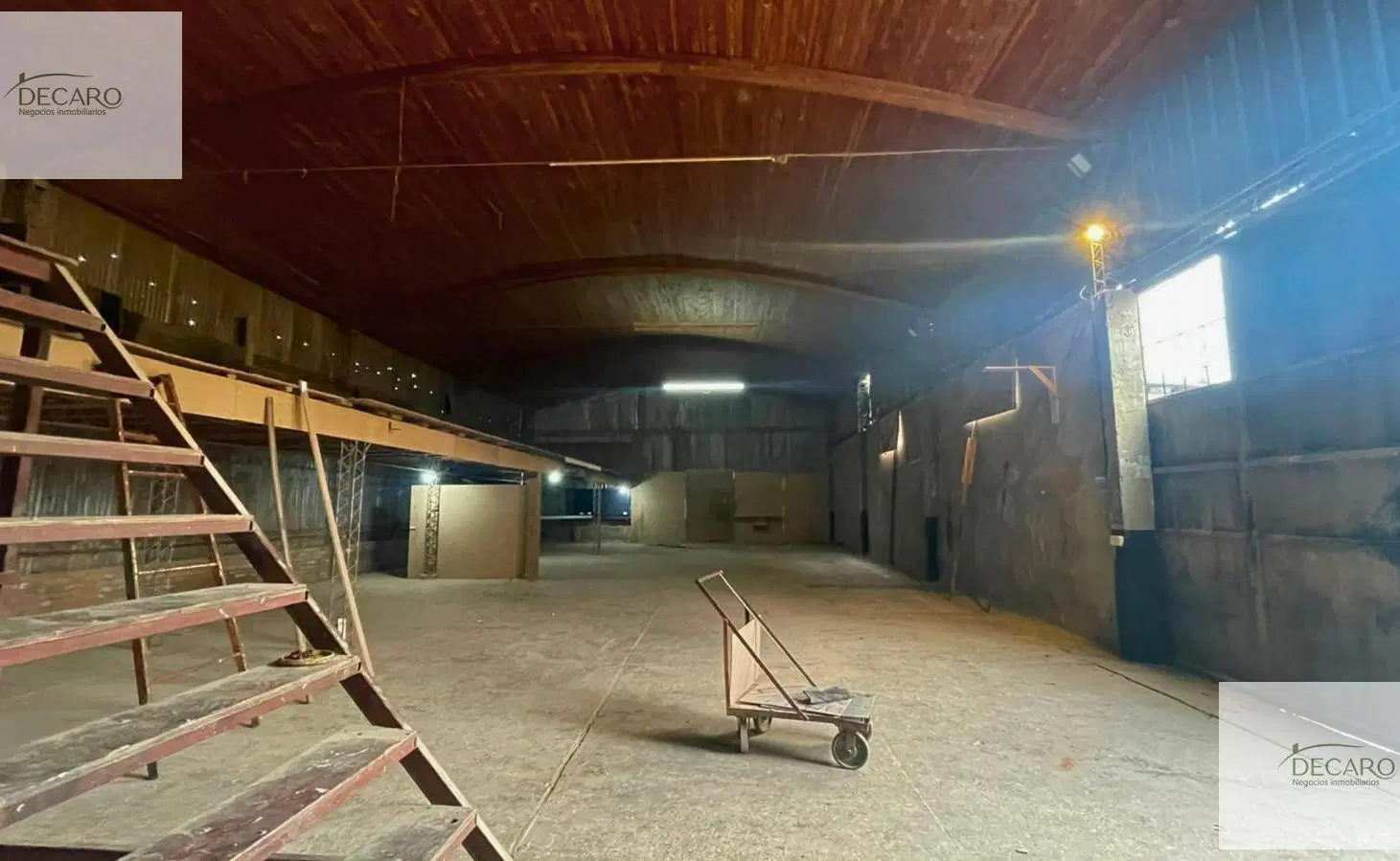 Galpón o deposito de 340 metros en alquiler. Pilar 5