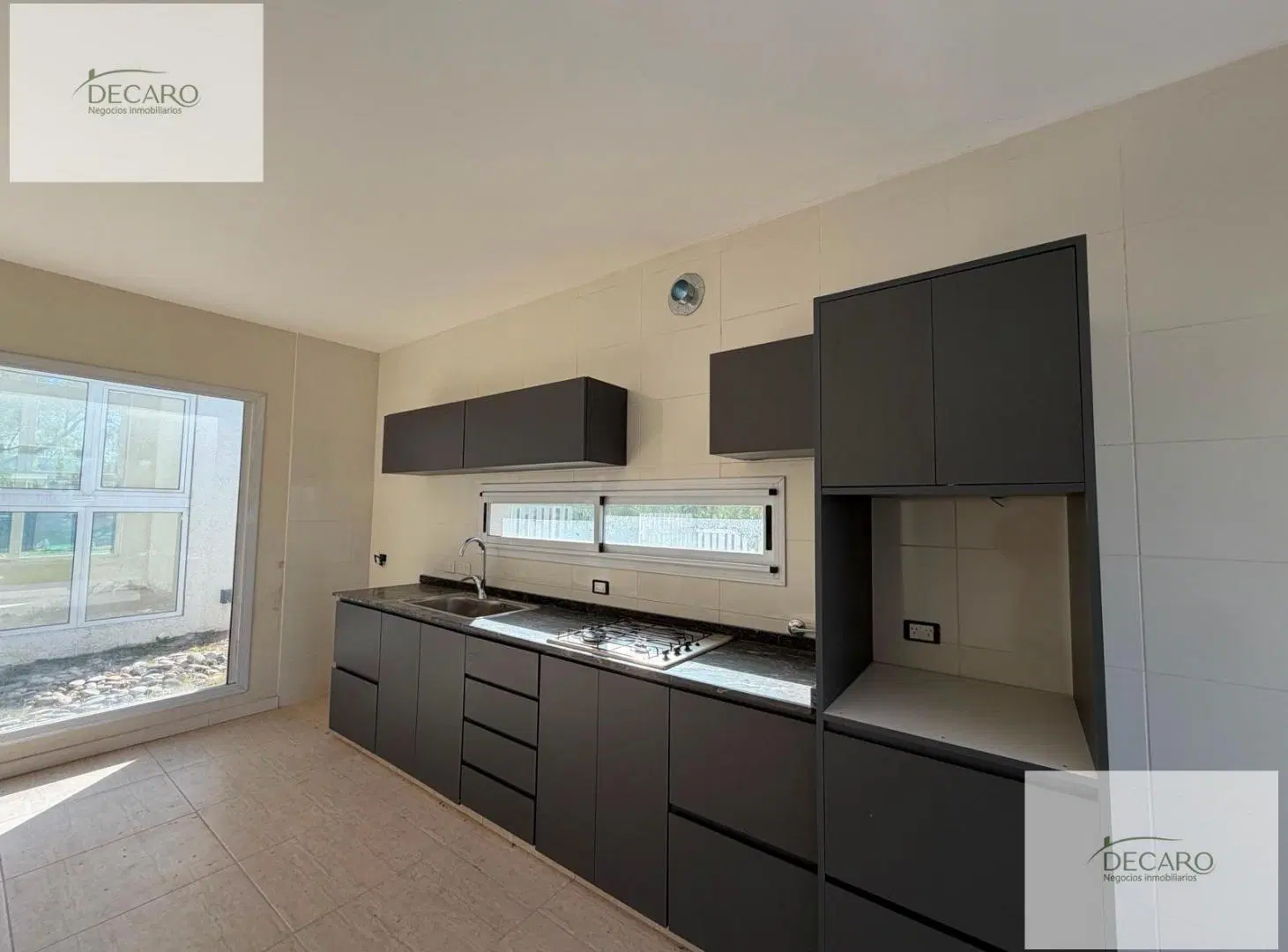 Casa para la venta de 5 ambientes en Santa Elena 5