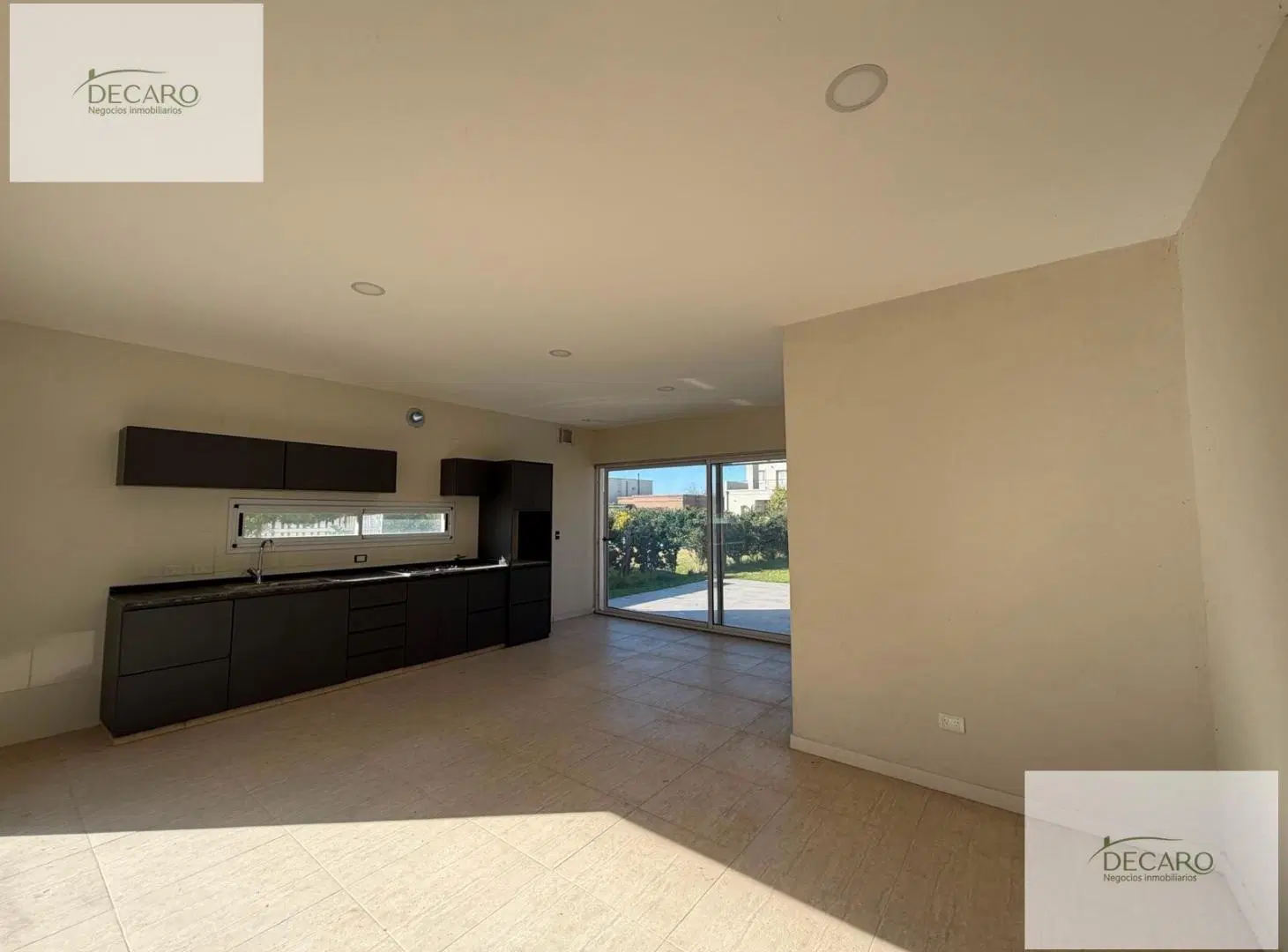 Casa para la venta de 5 ambientes en Santa Elena 1