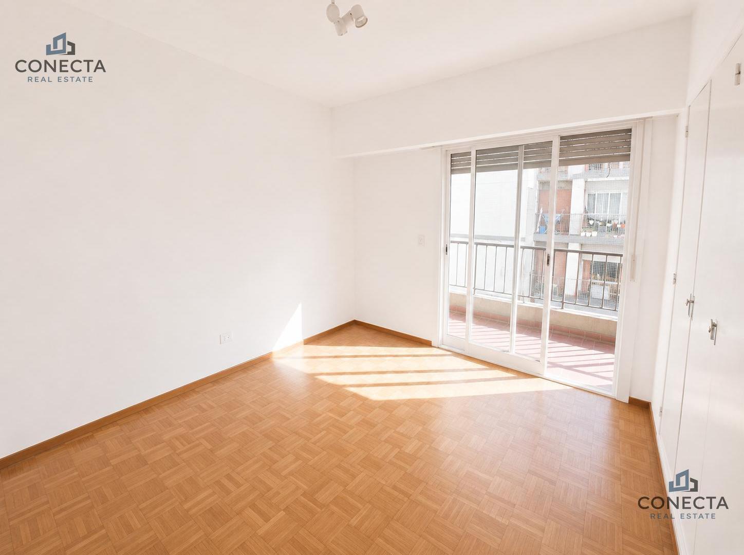 Foto de Venta Oportunidad A Refaccionar Semipiso 4 Amb y dep Flores, imagen 2