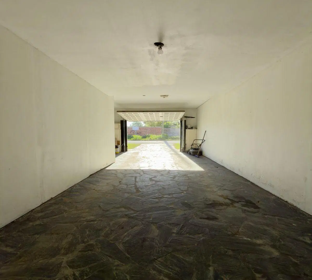 CASA EN VENTA, GONNET, 3 DORMITORIOS, PILETA, PARRILLA, JARDIN, COCHERA 5