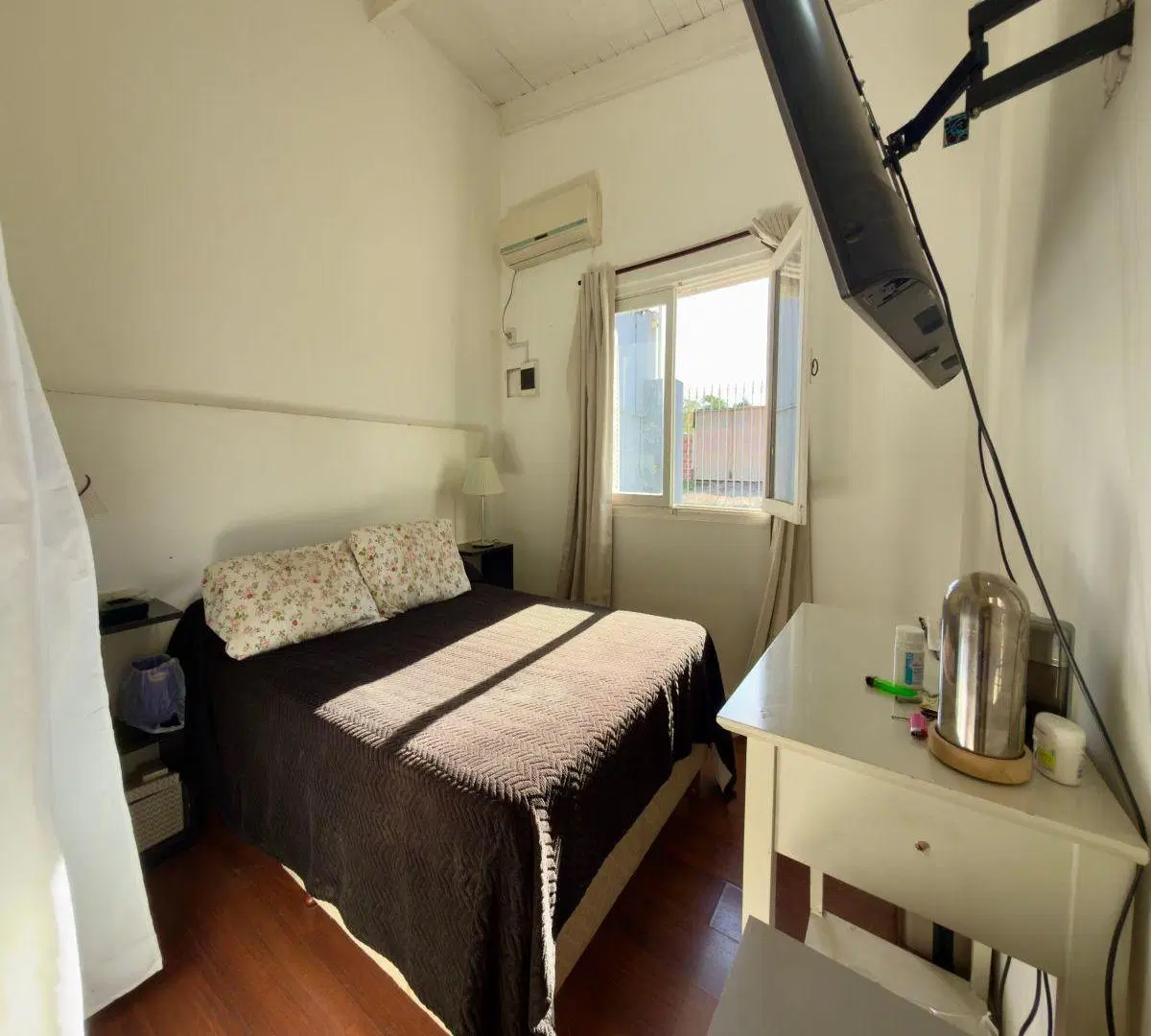 CASA EN VENTA, GONNET, 3 DORMITORIOS, PILETA, PARRILLA, JARDIN, COCHERA 3