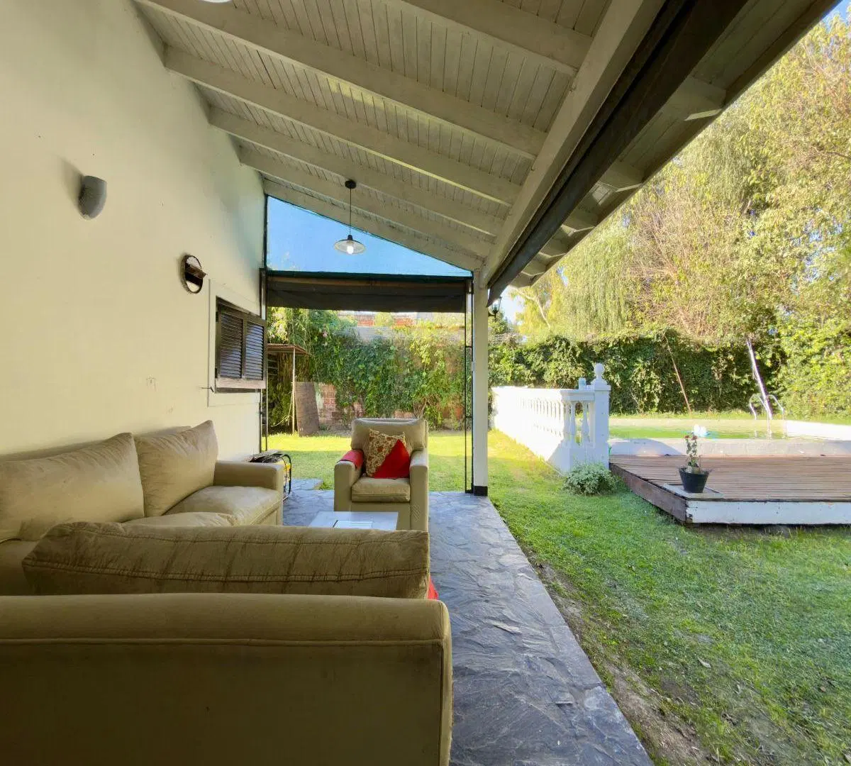 CASA EN VENTA, GONNET, 3 DORMITORIOS, PILETA, PARRILLA, JARDIN, COCHERA 4